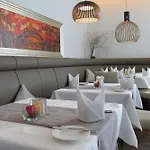 Western Queens Pforzheim-niefern 4*
