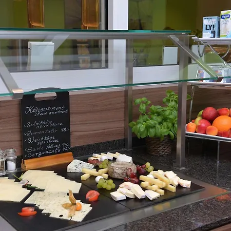 Western Queens Pforzheim-niefern 4*