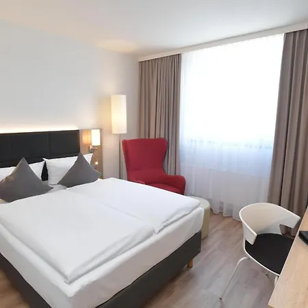 Western Queens Pforzheim-niefern Отель 4*