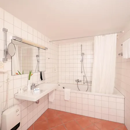 Отель Western Queens Pforzheim-niefern 4*
